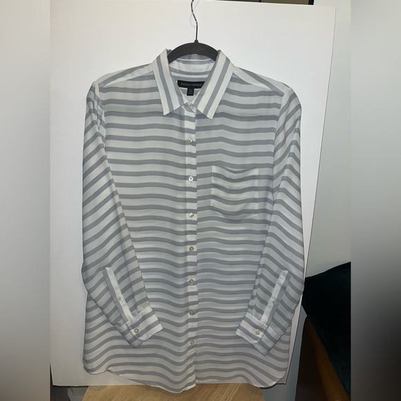 Banana Republic Tops - Petite 🍌 Banana Republic Button Down
